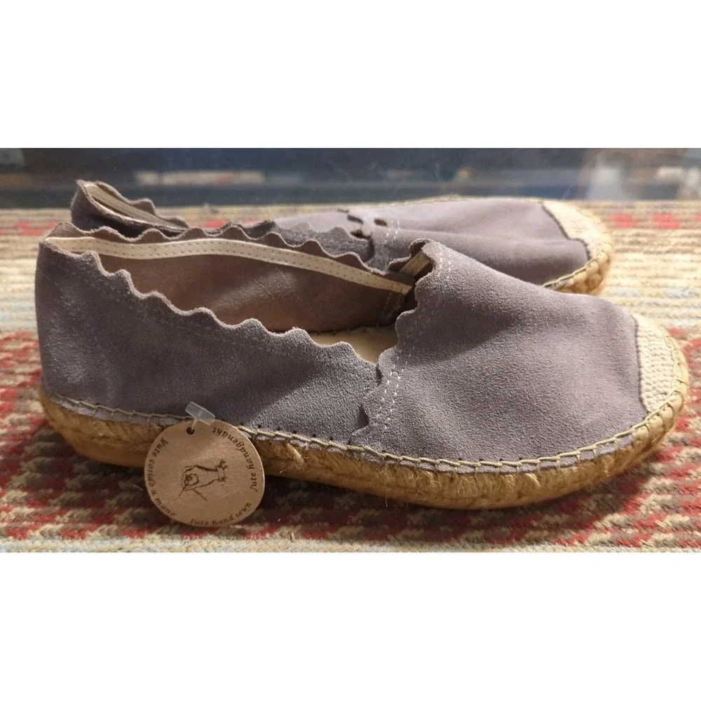 Macarena NWOB Gray Suede Scalloped Espadrille Shoe 37 US 6.5 Jute Hand Sewn Grey